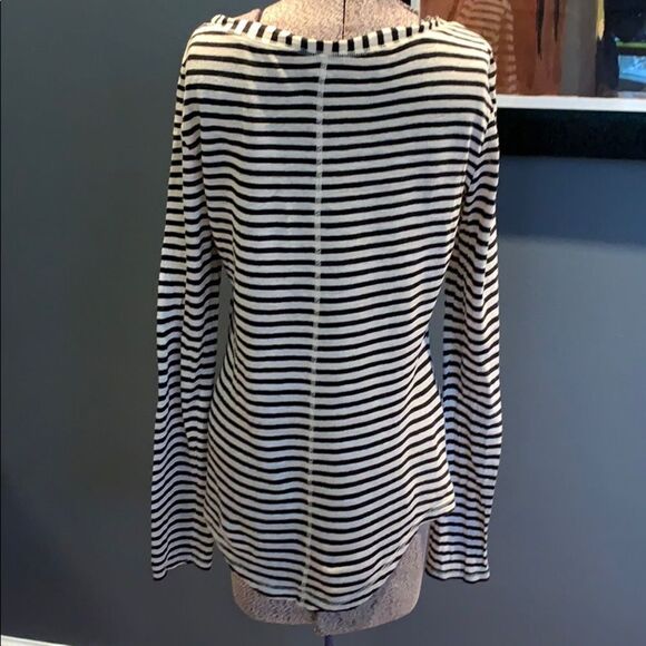 Banana Republic black/ecru stripe linen blend top - Picture 4 of 5